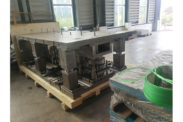 What are the applications of rapid replacement technology for key wearing parts in stamping die maintenance?
